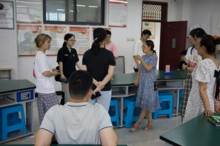 显微知著，躬行阿坝 生命科学技术学院实践团与知年科技的探索之旅